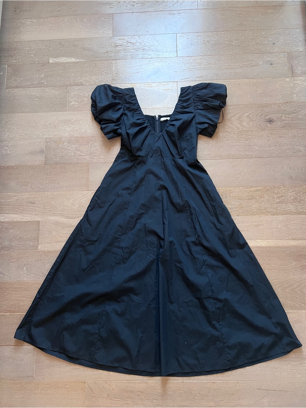 Abercrombie & Fitch Black Puff-Sleeve V-Neck Midi Dress